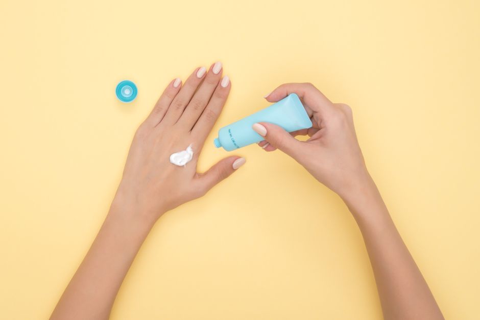 The Complete Guide to Sunscreen for Dry Skin: Lock in Moisture Without the Grease
