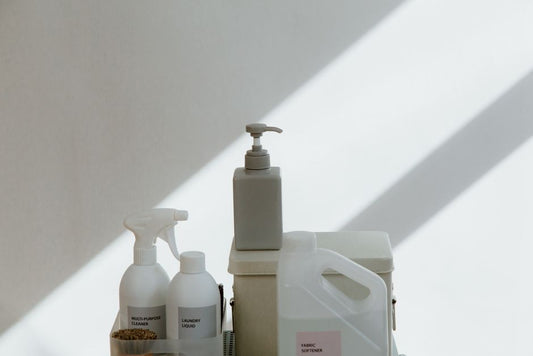 The Complete Guide to a Natural DIY Cleaning Routine: Essential Products and Methods for a Non-Toxic Home