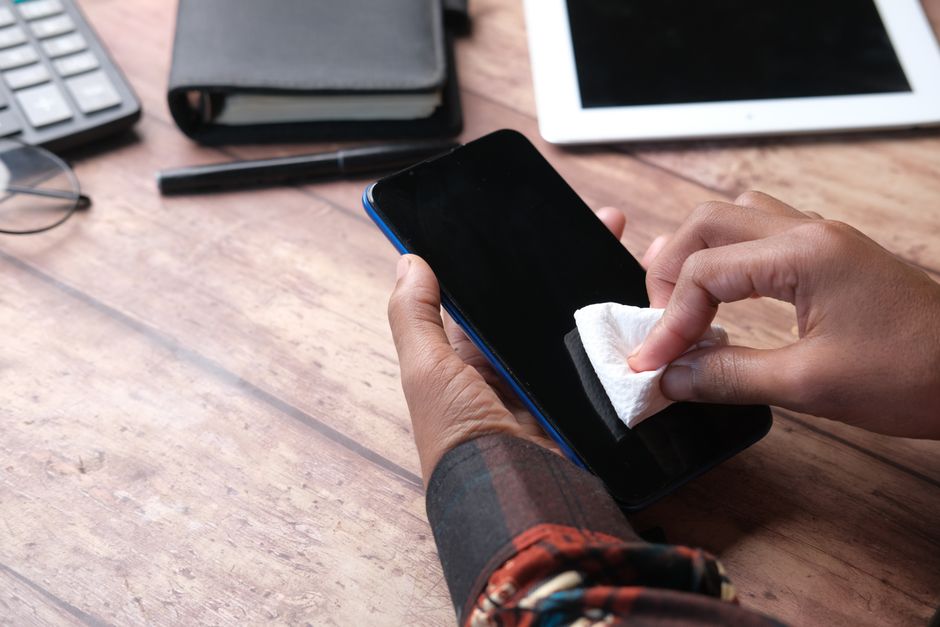 The Complete Guide to Cleaning Electronics When You Rent: Protect Your Deposit and Your Devices
