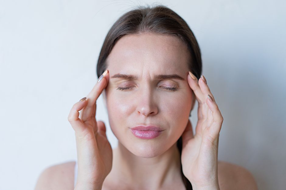 The Dry Skin Headache Cycle: How Dehydrated Skin Triggers Tension and Migraine