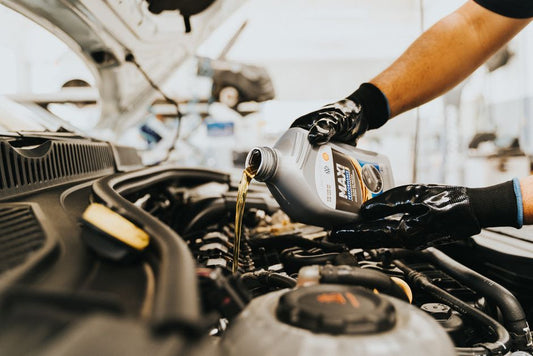 DIY Oil Change vs Professional Service: Pros and Cons You Need to Know