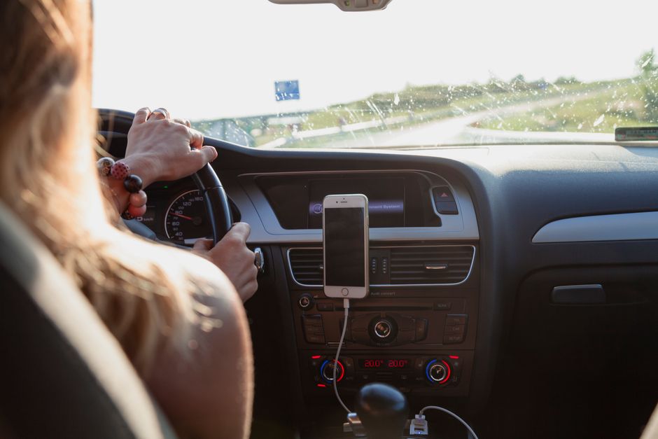 Car Phone Mount Setup: A Beginner's Guide to Safe, Secure Phone Use on the Road