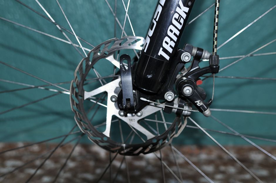 How to Deep Clean Bicycle Brakes and Drivetrain for Quiet and Smooth Rides