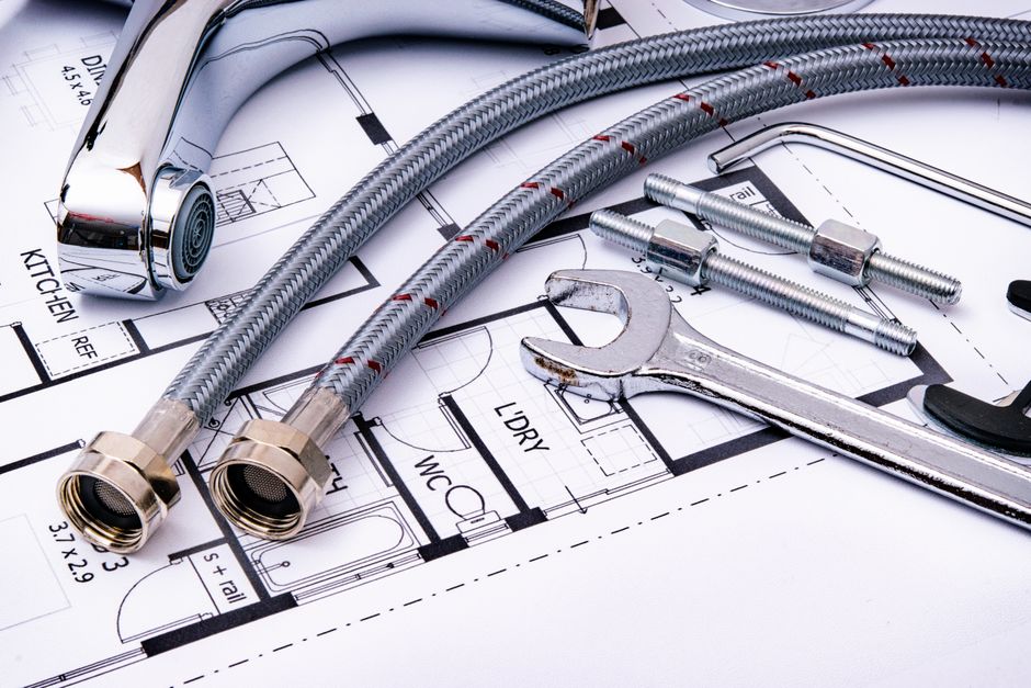 Cost Comparison: DIY vs Professional Plumbing Repairs and Hidden Savings