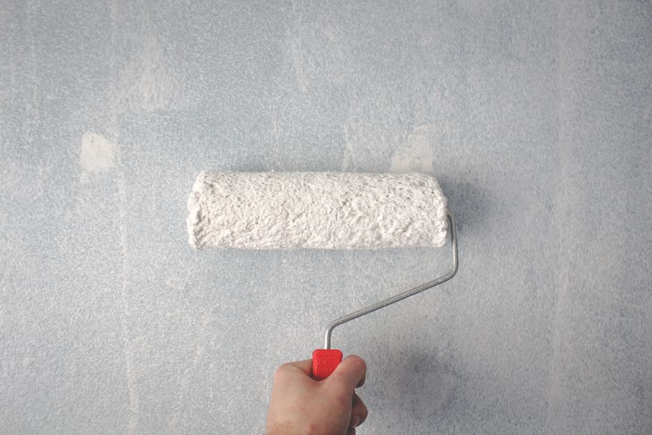 How to paint over dark walls without primer and get a smooth finish