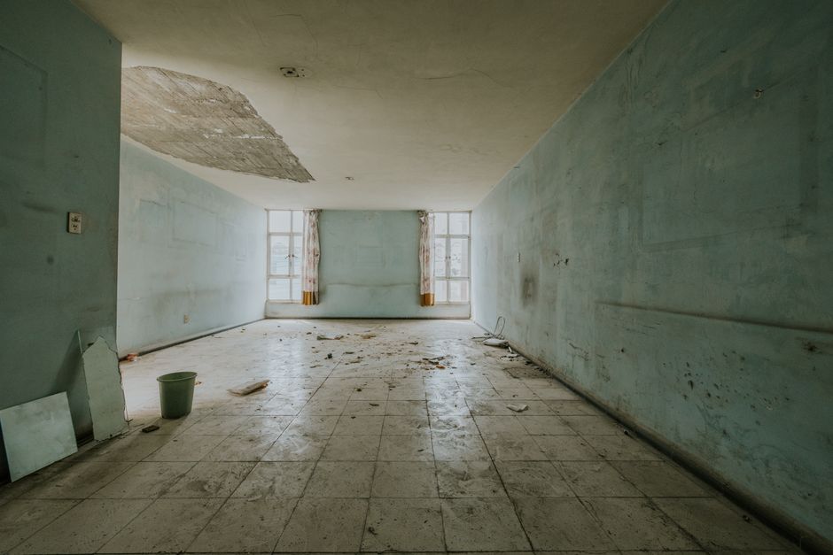 How to Soundproof a Room Without Damaging Walls: Renter-Friendly DIY Solutions