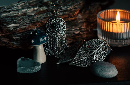 Natural DIY Methods to Clean Tarnished Silver Jewelry Without Harsh Chemicals