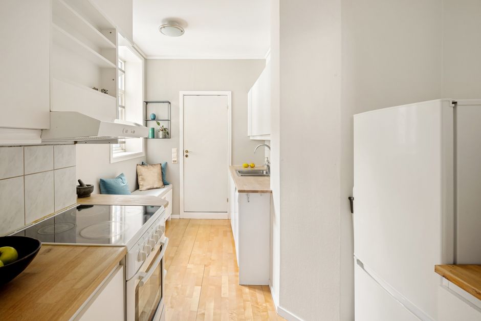 How to Organize a Small Rental Kitchen: Long-Term Storage Hacks Without Drilling or Damage