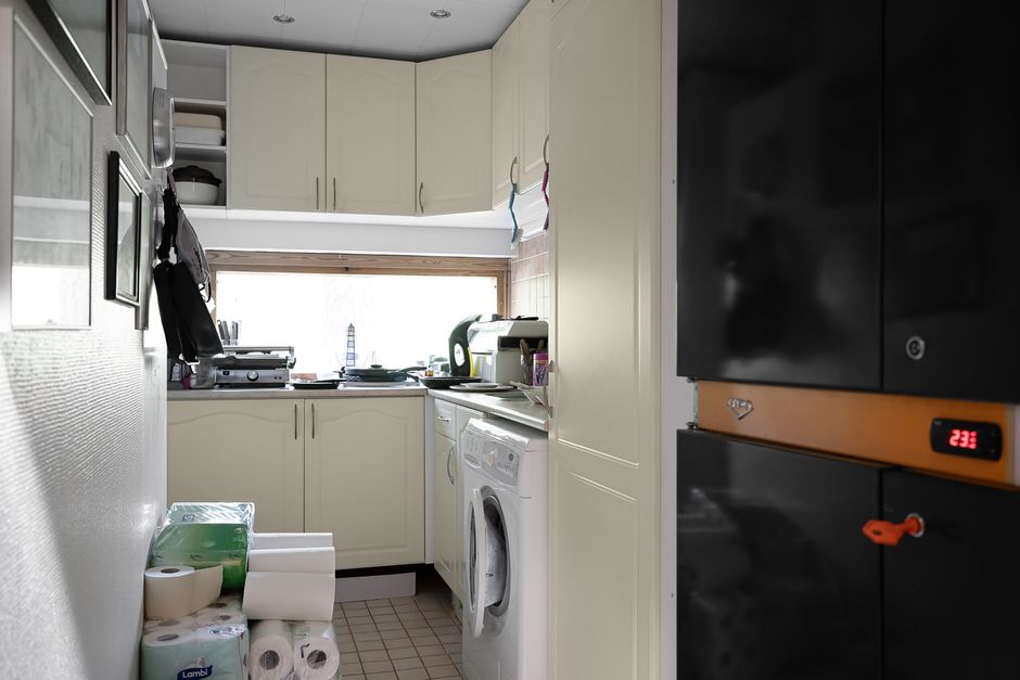 How to Organize a Small Rental Kitchen for Maximum Efficiency Without Damaging Walls or Cabinets