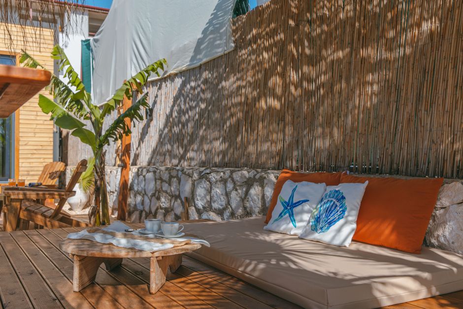 Renter-Friendly Deck Basics: How to Upgrade a Rental Deck Without Losing Your Deposit