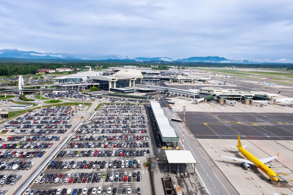 Parking Lot Prep: When to DIY Airport Car Care vs When to Go Pro