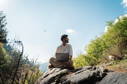 How to Build a Minimalist Digital Nomad Wardrobe That Works Anywhere in the World
