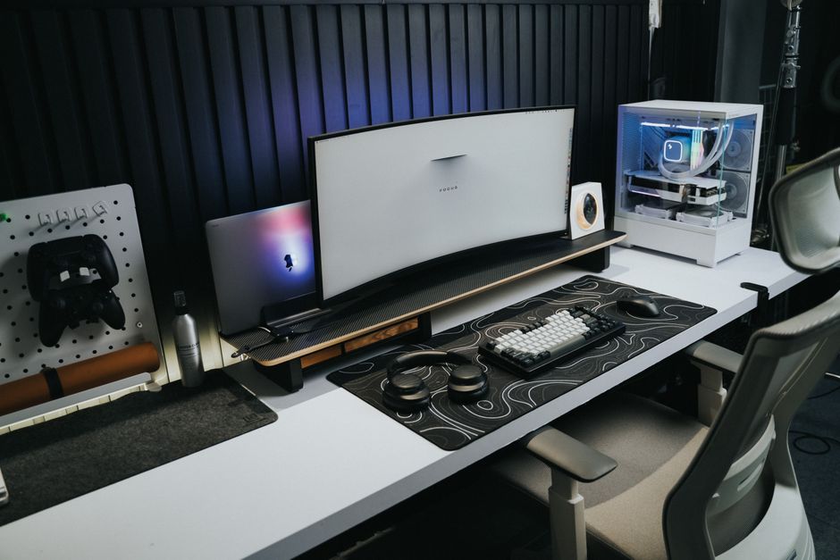 How to Organize a Small Home Office with Standing Desk and Minimal Clutter