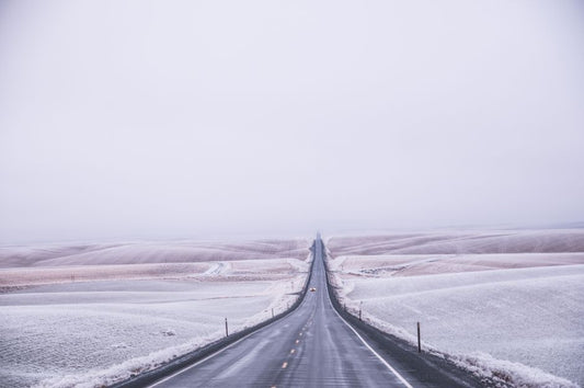 How to Prepare an Emergency Kit for Long-Distance Winter Road Trips
