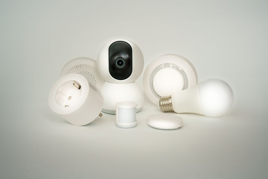 Pros and Cons of DIY Home Energy Monitors vs. Smart Plugs