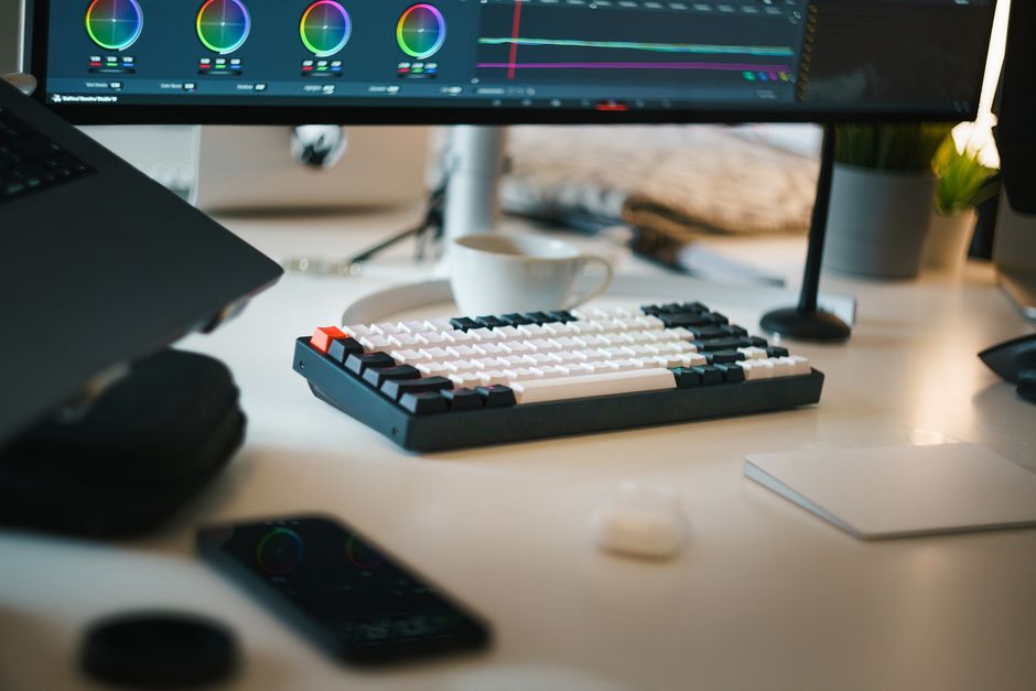 The Desk Warrior's Guide to Posture Correction Without Added Screen Time