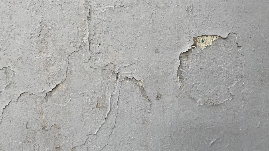 How to Repair Peeling Wallpaper Without Professional Help