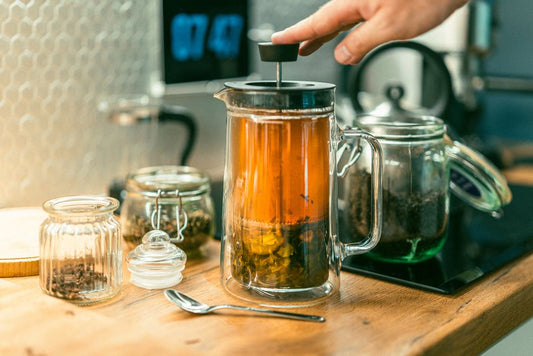 Tea Brewing for Meal Prep: Batch Chill, Steam-Infused Grains, and Tea-Based Marinades