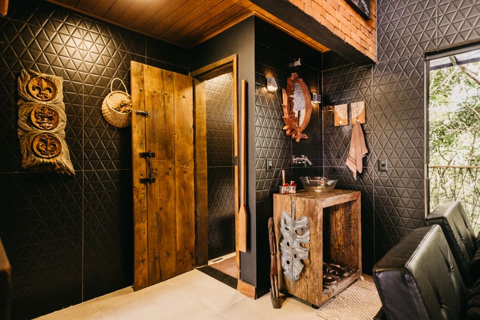 Hotel vs Airbnb: How to Stay Healthy and Energized on Any Trip