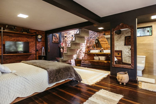 The Complete Guide to Safety When Choosing Between Hotels and Airbnb