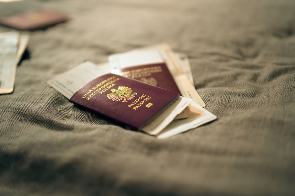 How to Stay Healthy and Well While Traveling With Essential Document Organization