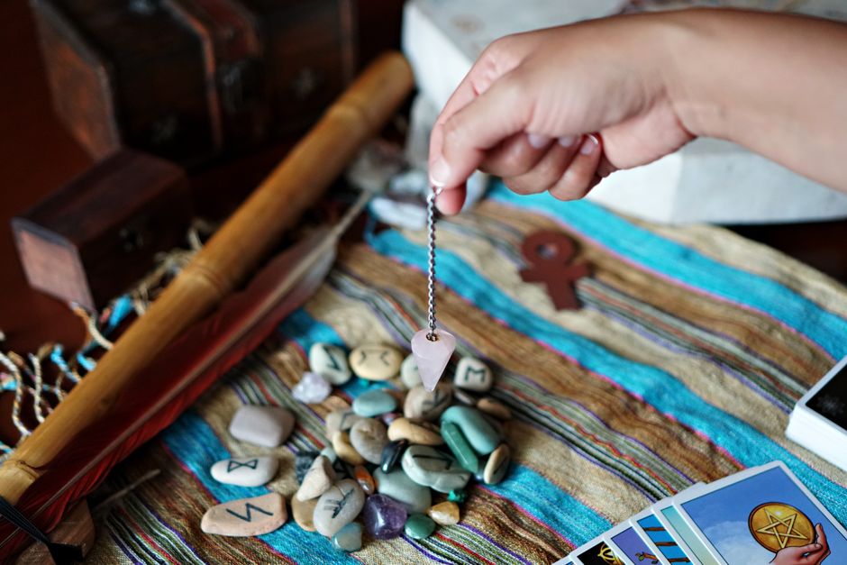How to Stay Healthy While Traveling: Essential Gear and Practical Tips