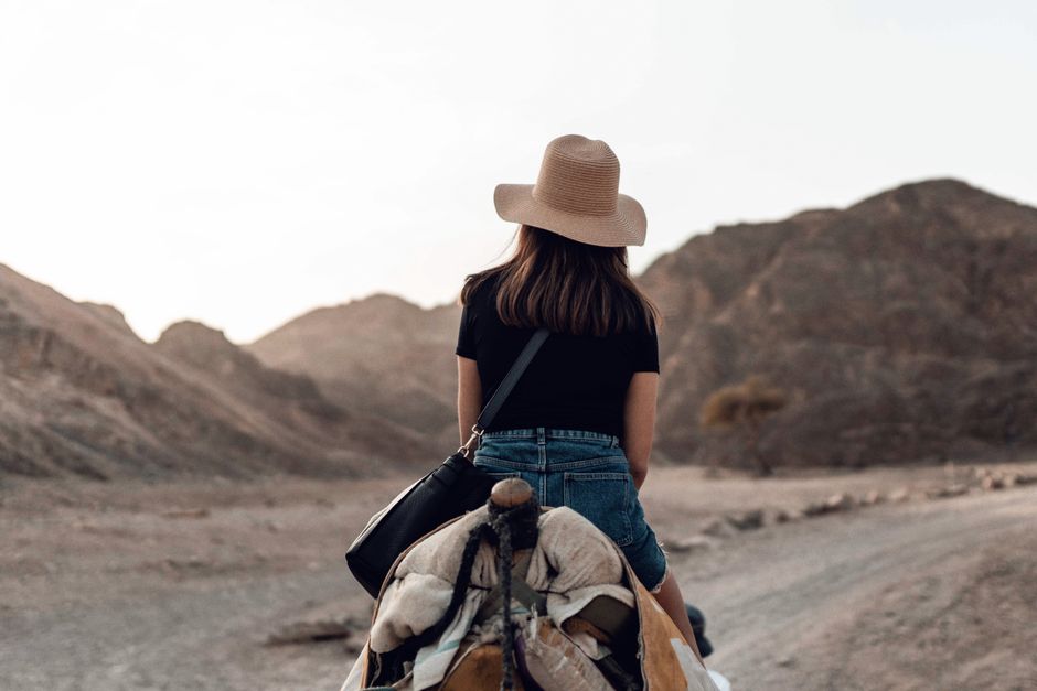 How to Build a Capsule Wardrobe for Digital Nomads Living Out of a Backpack