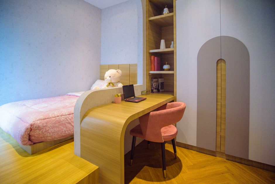 How to Organize a Small Apartment Home Office and Bedroom Combo Without Clutter