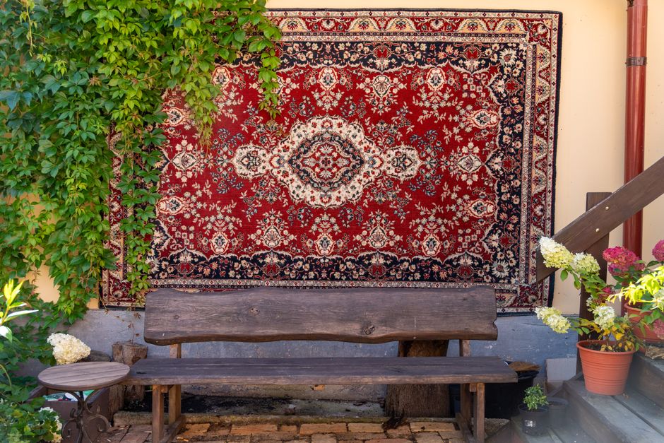How to Remove Red Wine Stains from Wool Rug Without Damaging Fibers: A Complete Step-by-Step Home Care Guide