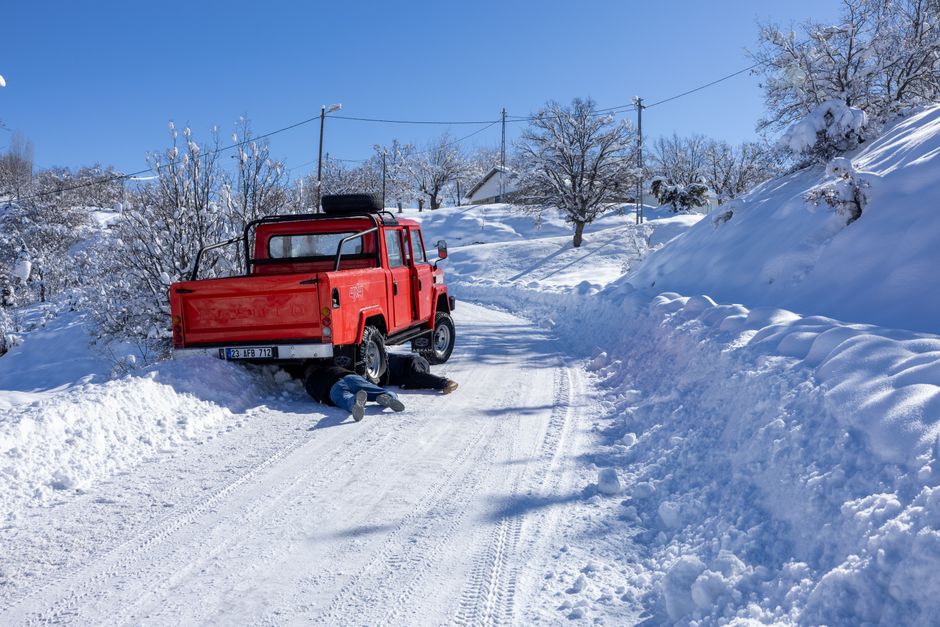 How to Diagnose and Fix a Car That Won't Start in Cold Weather Without Calling a Tow Truck
