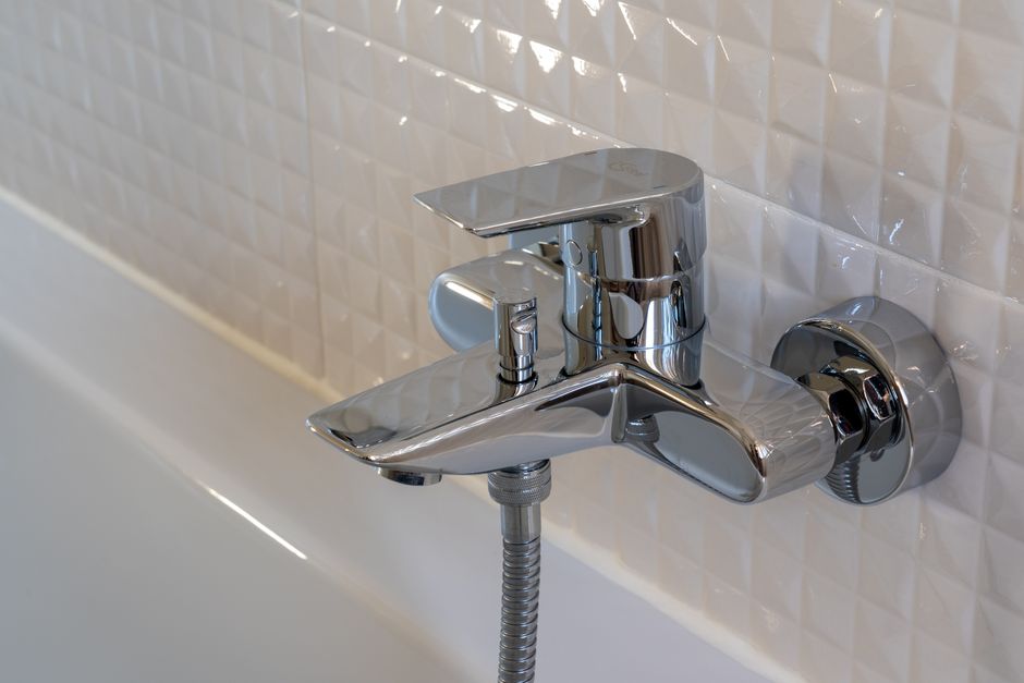 The Dos and Don'ts of Shower and Bathtub Cleaning: Essential Rules for a Lasting Sparkle