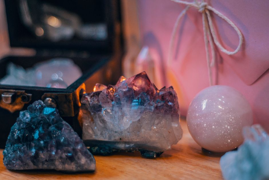 The Renter's Guide to Sparkling Jewelry Without Risking Your Deposit