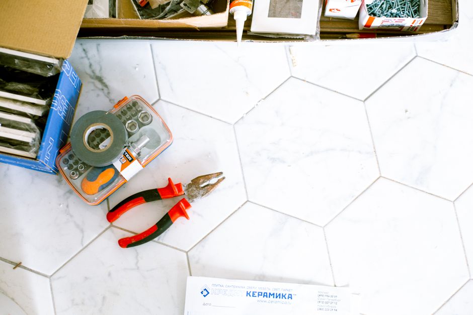 Bathroom DIY Repairs with Basic Tools: Fix Leaks, Cracks, and Drains Without a Pro