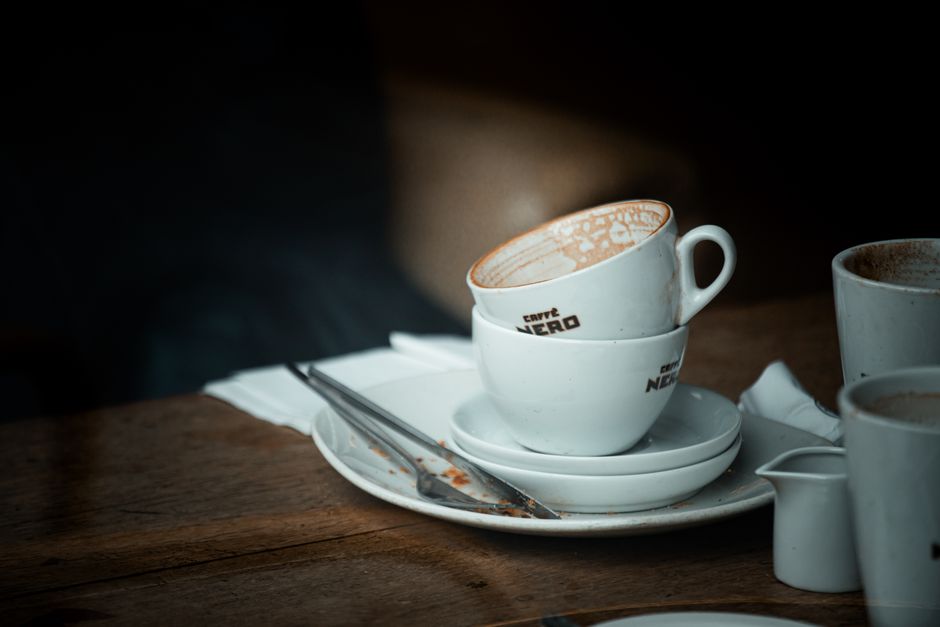 How to Remove Set-In Coffee Stains from Ceramic Mugs Without Scratching