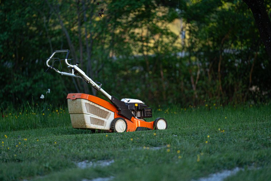 Lawn Mower Trouble Signs: Why It Won't Start, Runs Rough, or Loses Power