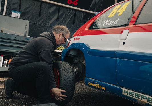 How to Safely Change a Flat Tire: A Step-by-Step Guide for Drivers