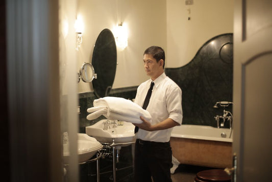 Professional Shower and Bathtub Cleaning Tips from Experienced Housekeepers