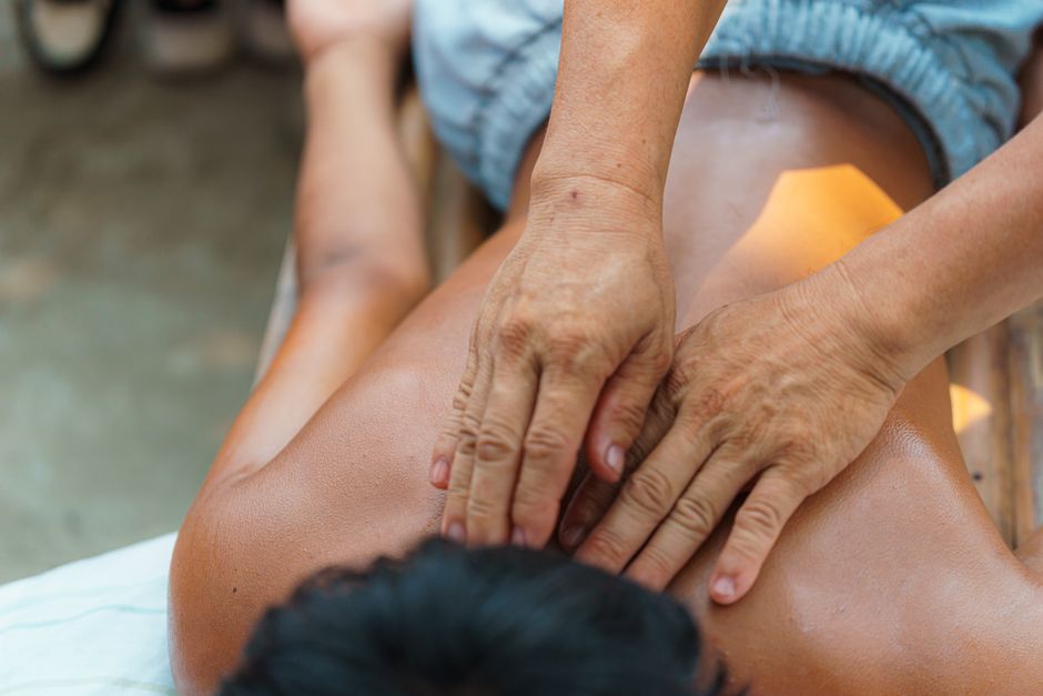 Dermatologist-Endorsed Guide to Soothing Post-Workout Muscle Soreness Without Compromising Skin Barrier