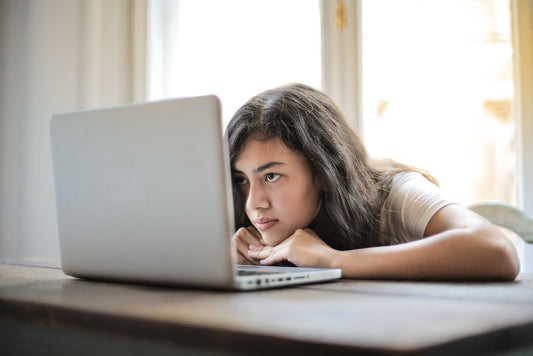 How to Prevent Dry Eyes During Long Screen Time: A Practical Guide for Computer Users