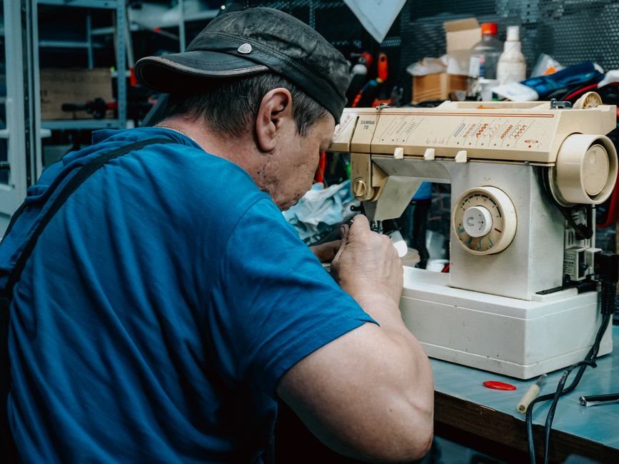 When to DIY vs Professional for Checked Luggage Repairs and Modifications
