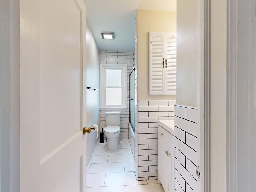 The Bathroom That Works With You: Vertical Storage Secrets That Maximize Every Inch