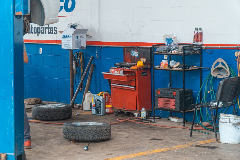 How to Pack a Spare Tire and Jack Kit for Long Road Trips: A DIY Guide