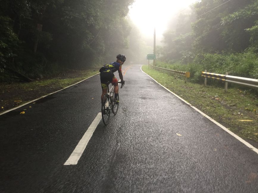 The Solo Cyclist's Silent Partner: A Complete Guide to Packing Light Without Sacrificing Safety