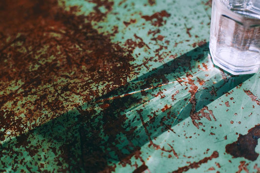 How to Safely and Effectively Eliminate Refrigerator Odors and Stains Without Damaging Surfaces