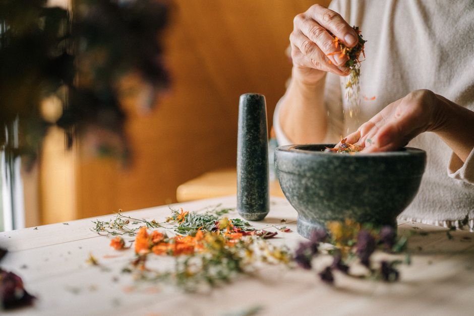 The Essential Herbalist's Toolkit: Tools You Need for a Thriving Herb Garden