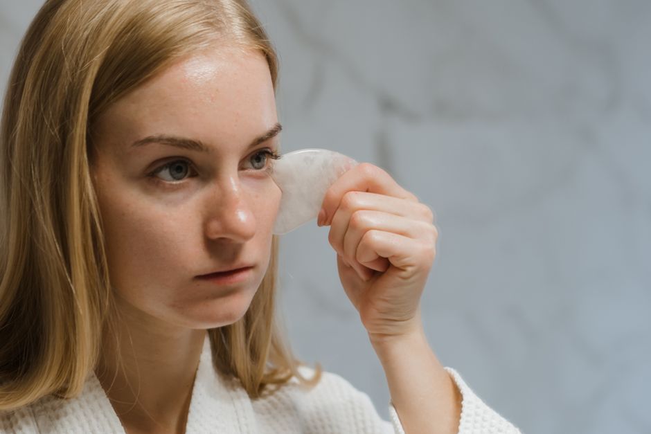 How to Build an Anti-Aging Skincare Routine for Beginners Targeting Fine Lines and Sun Damage