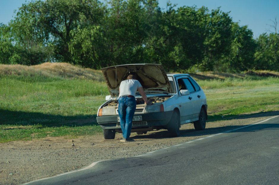 The Solo Traveler's Roadside Troubleshooting Guide: What to Do When Your Vehicle Breaks Down Alone