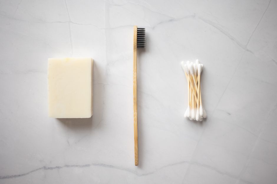 The Pros and Cons of a Plastic-Free Bathroom: Essential Swaps for a Zero-Waste Routine