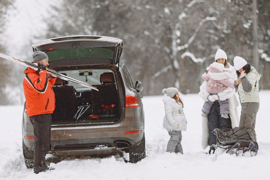 Smart Ski Trip Packing on a Budget: Essential Gear Without the Price Tag