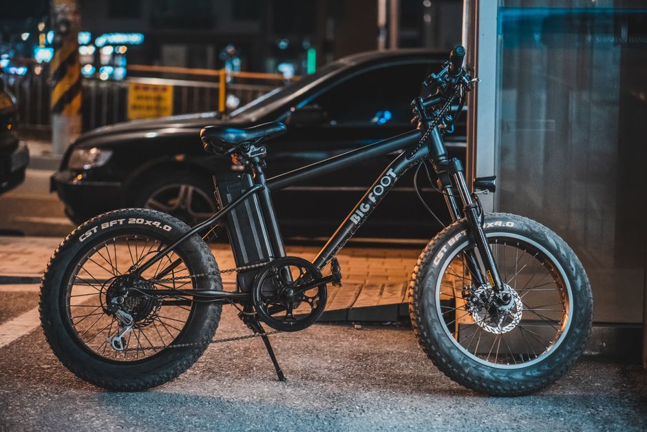How to Prevent and Fix a Flat Tire on Your E-Bike During a Long Commute
